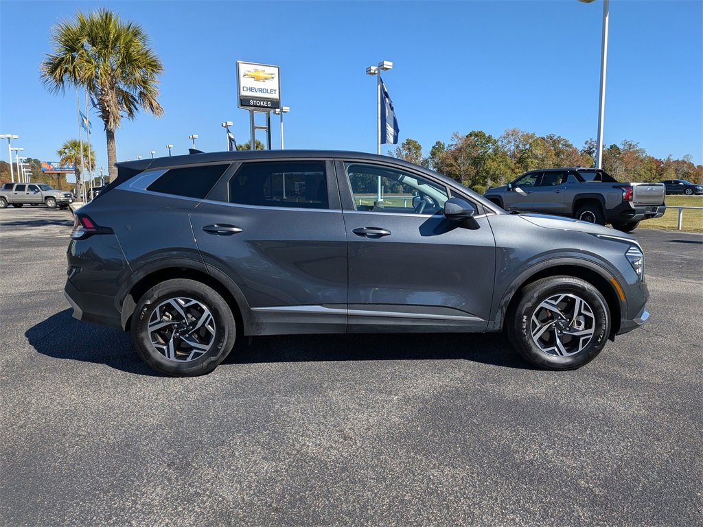 Used 2024 Kia Sportage LX image 3