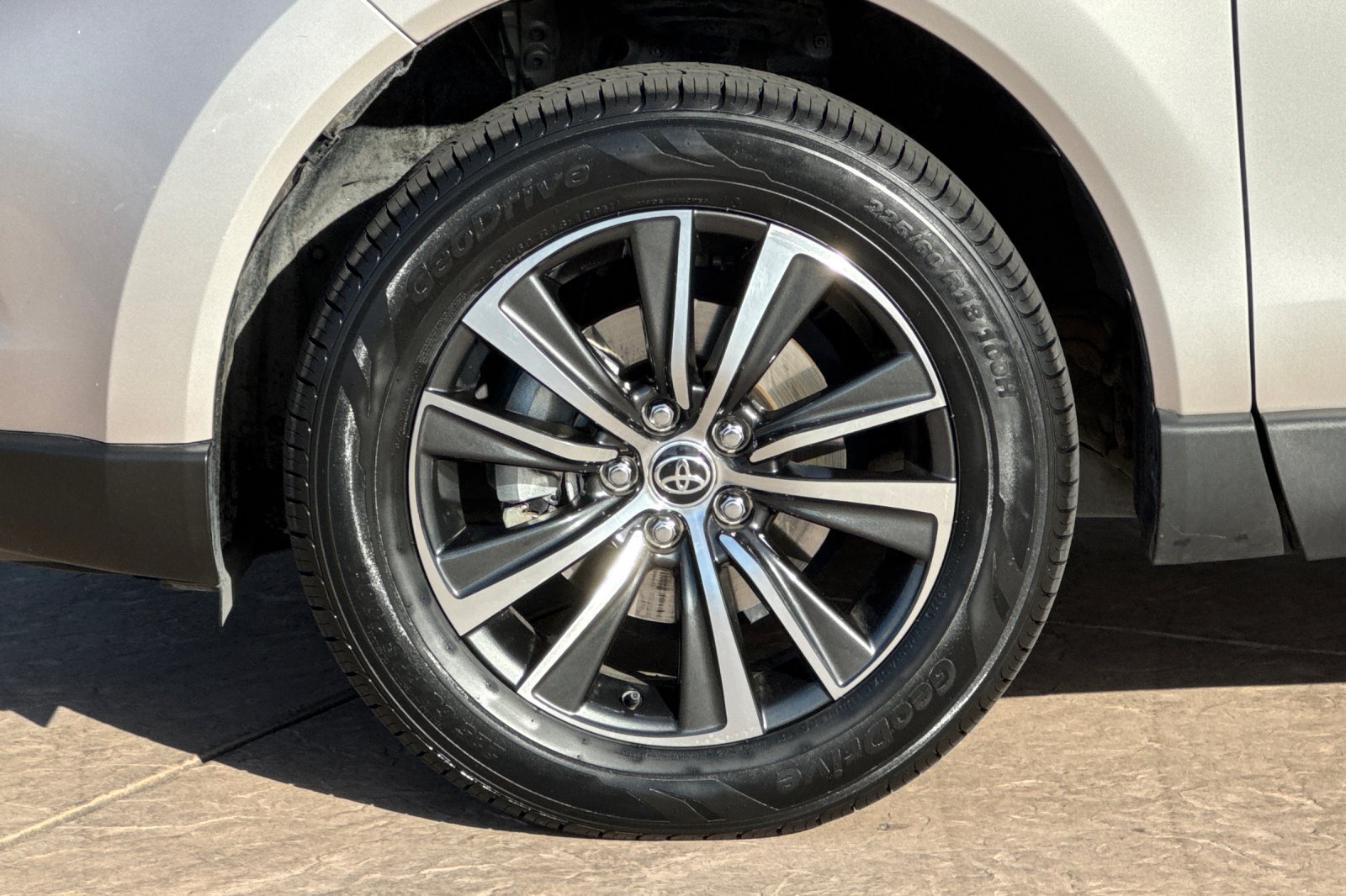 Certified 2024 Toyota Venza LE AWD/4WD image 34