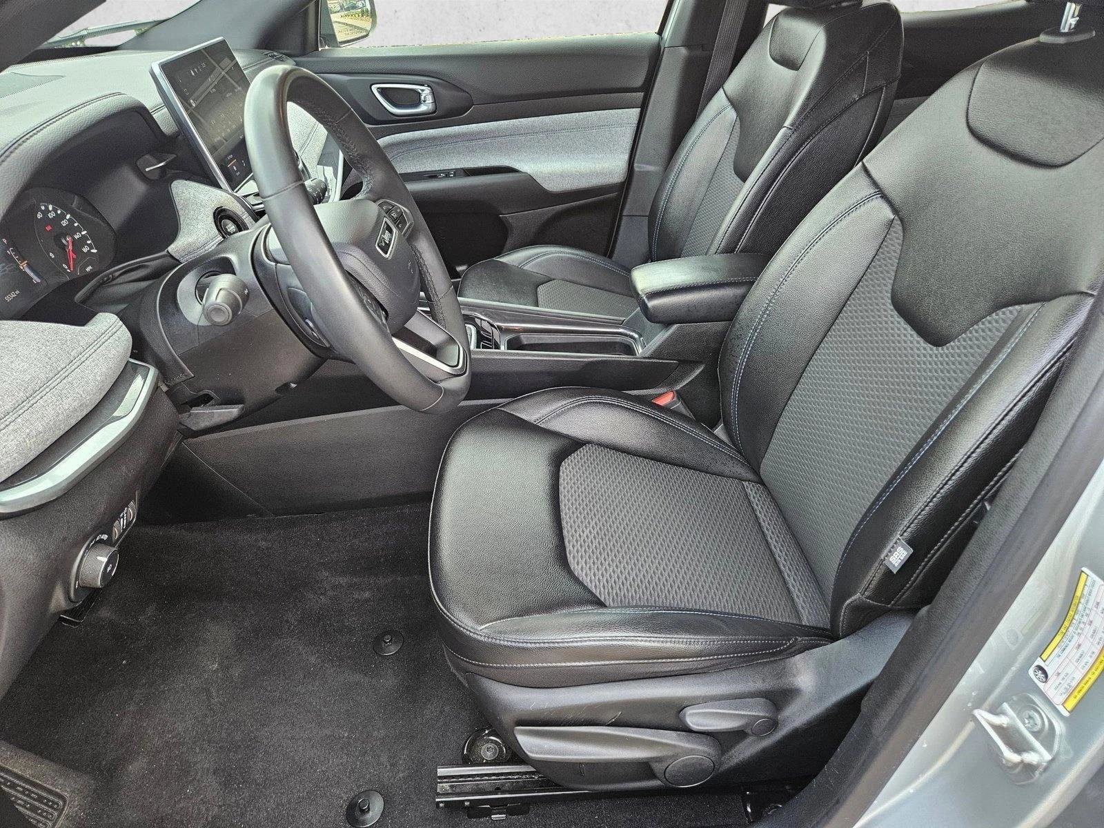 Used 2024 Jeep Compass Latitude AWD/4WD image 15