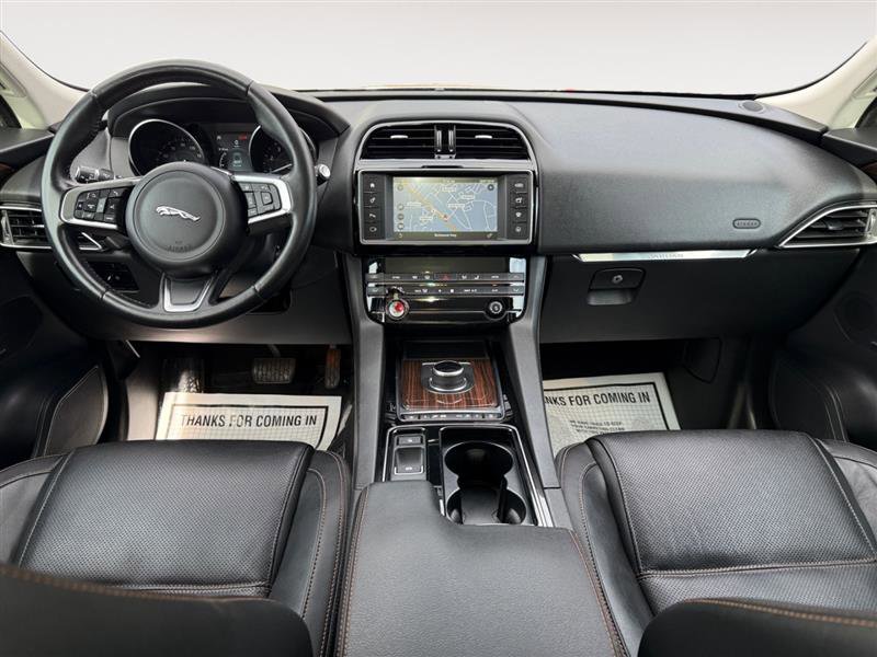 Used 2018 Jaguar F-PACE Prestige image 12