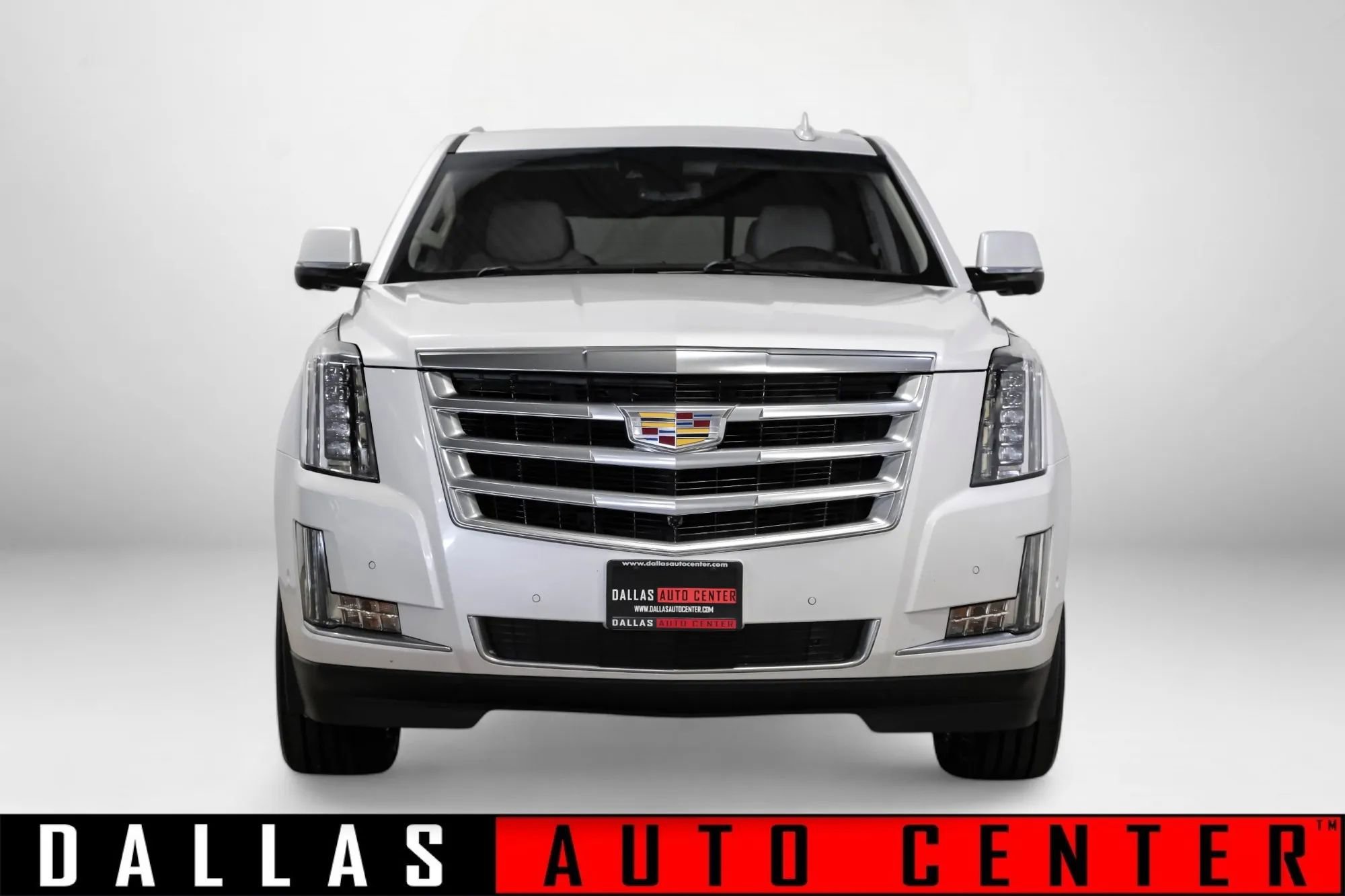 Used 2020 Cadillac Escalade Luxury RWD image 2