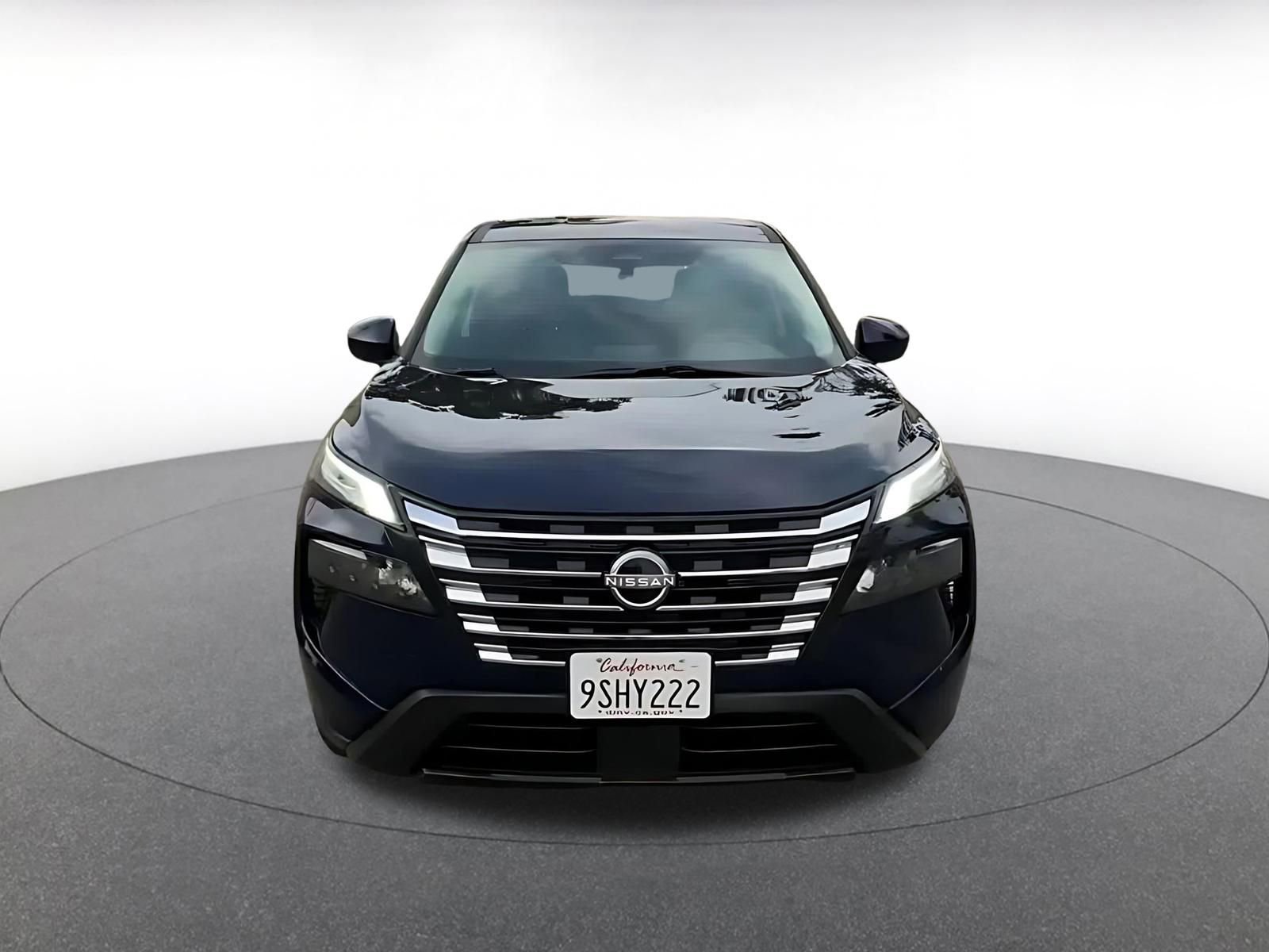 Used 2025 Nissan Rogue SV image 4
