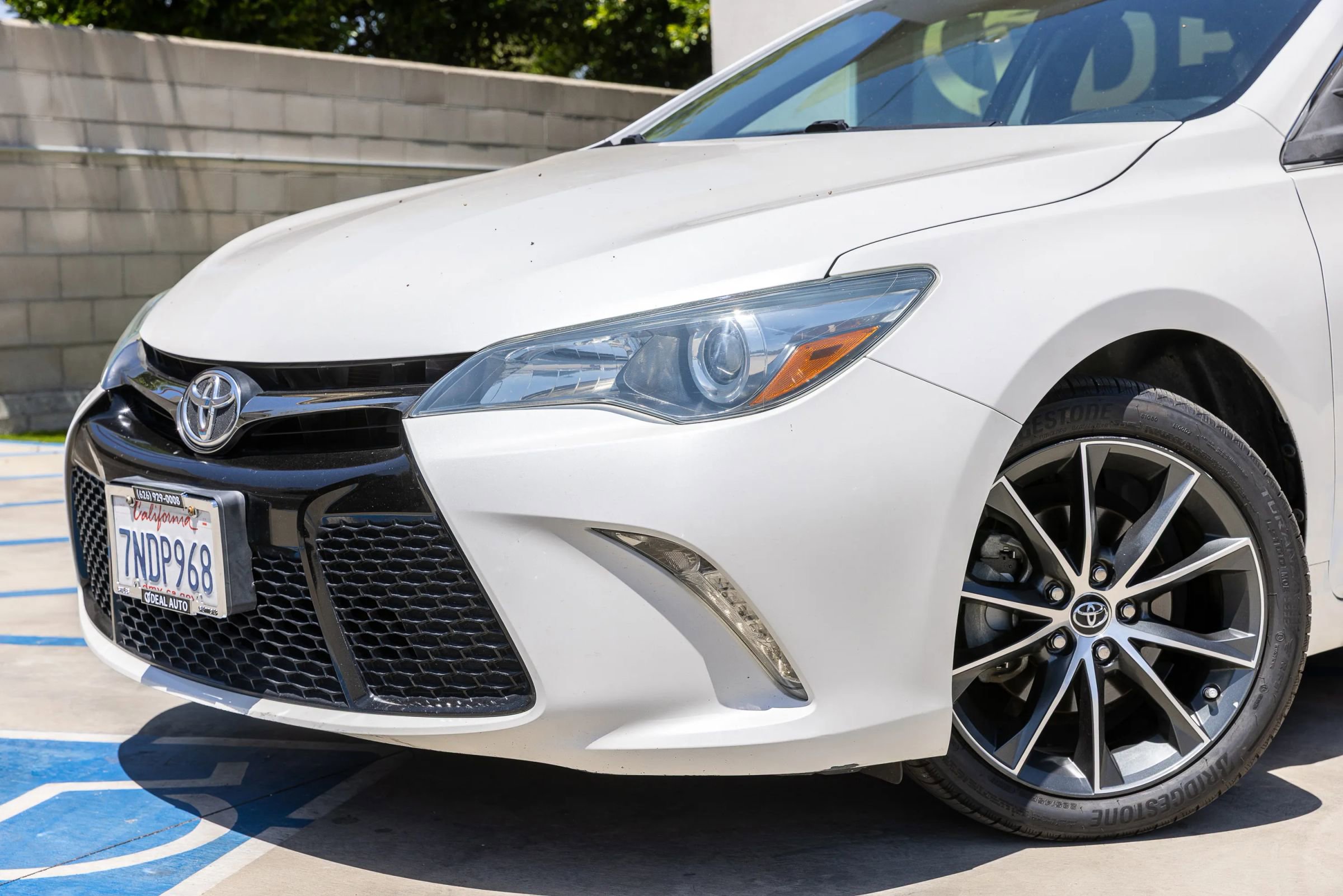 Used 2015 Toyota Camry XSE FWD image 7