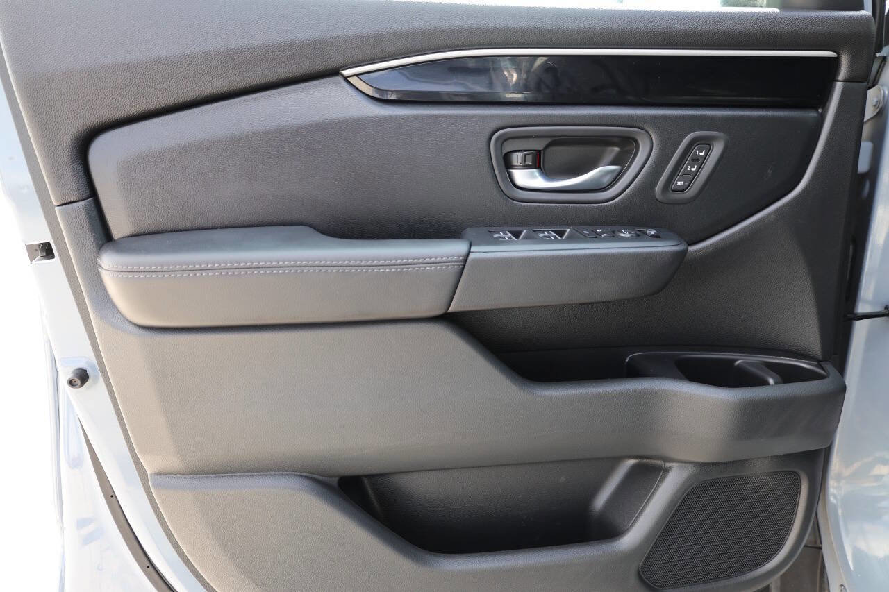 Used 2025 Honda Pilot Elite image 12