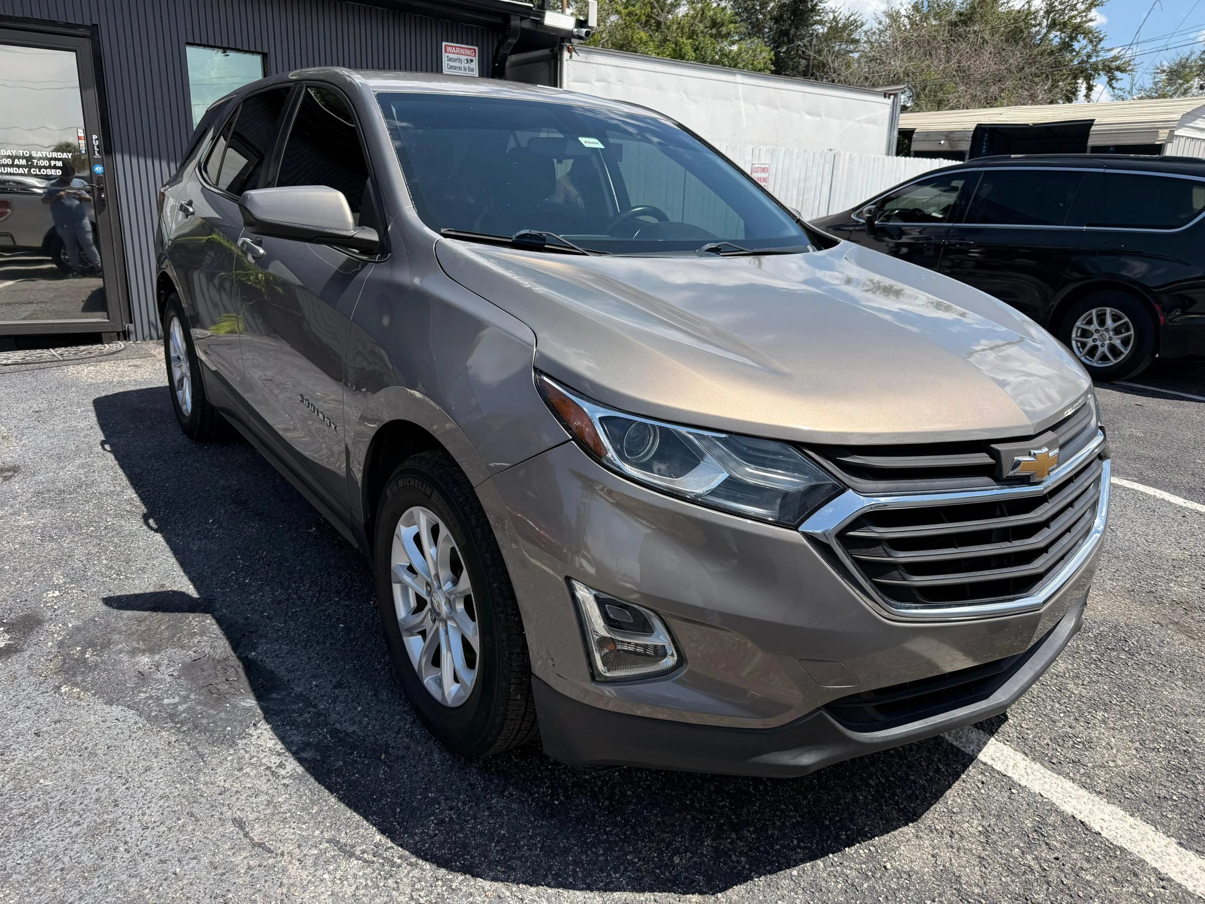 Used 2018 Chevrolet Equinox LT FWD image 3