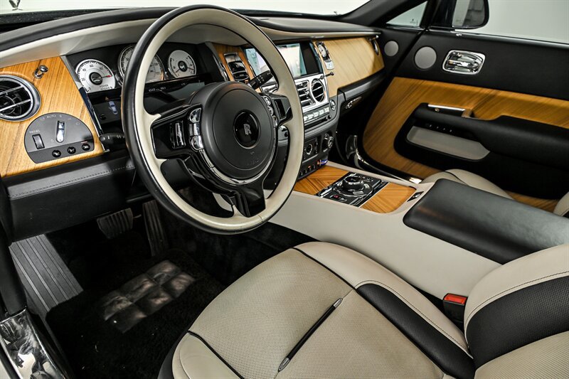 Used 2017 Rolls-Royce Wraith RWD image 16