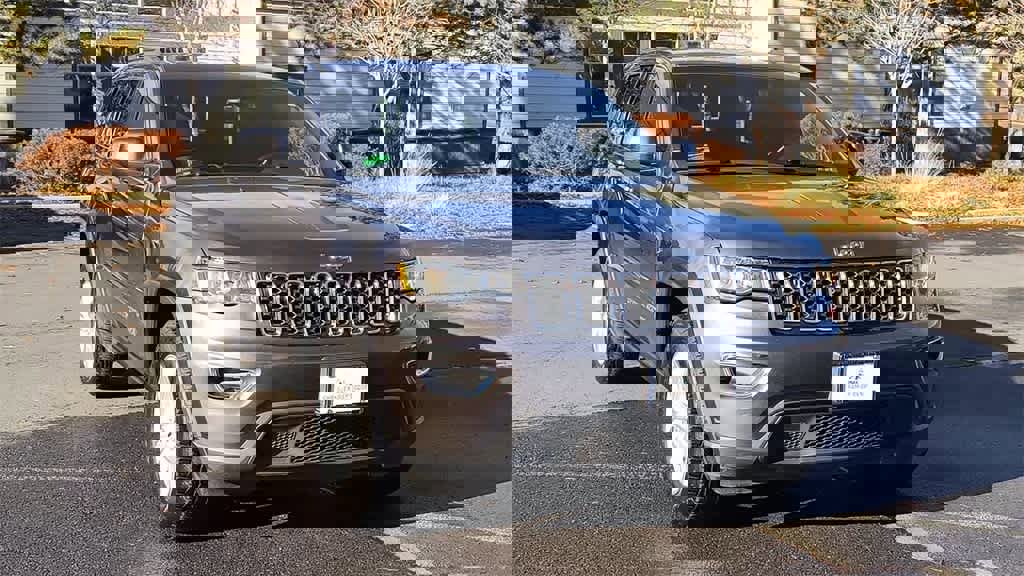 Used 2017 Jeep Grand Cherokee Laredo w/ Quick Order Package 23E image 3