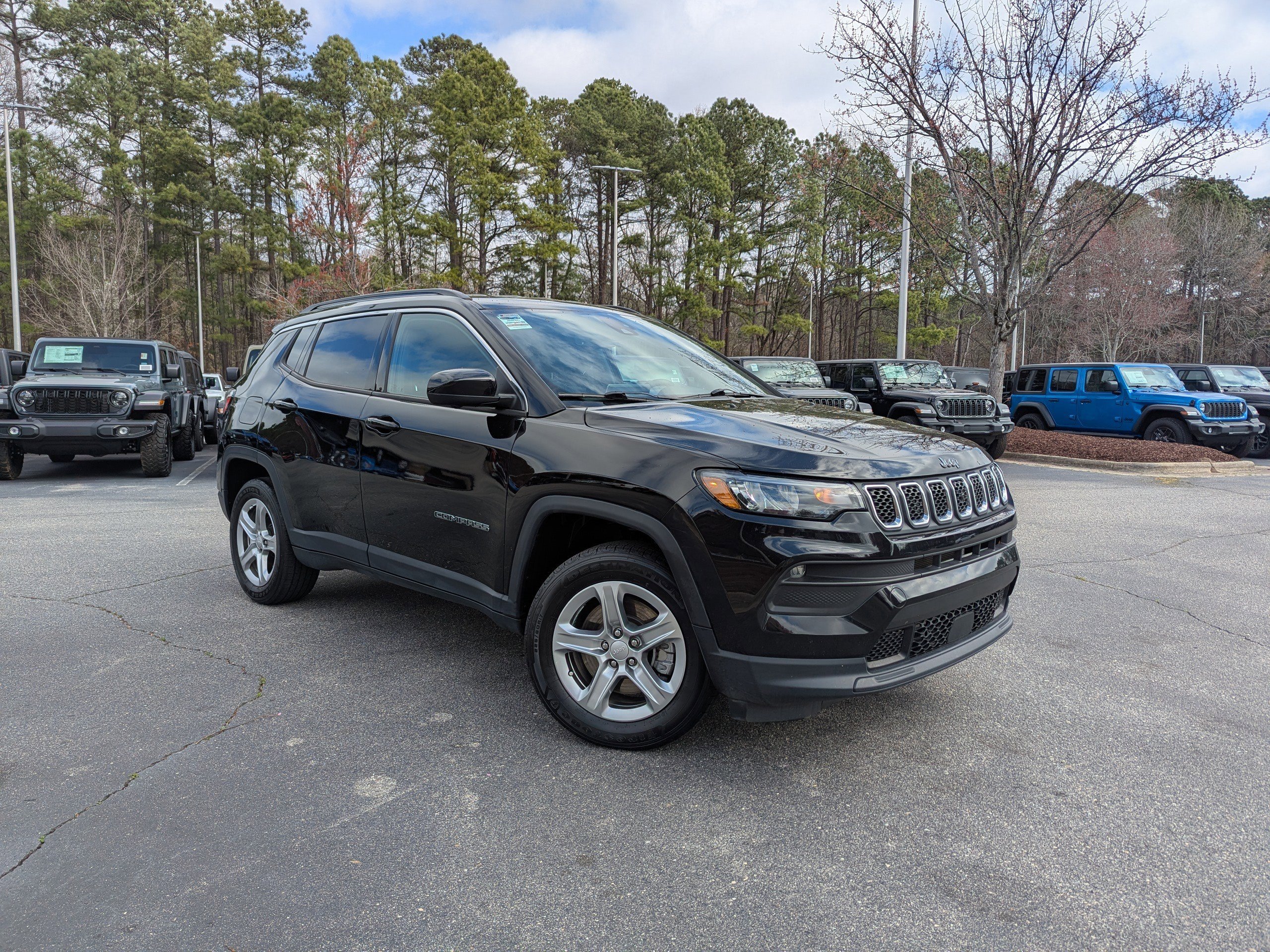 Used 2023 Jeep Compass Latitude w/ Convenience Group image 3