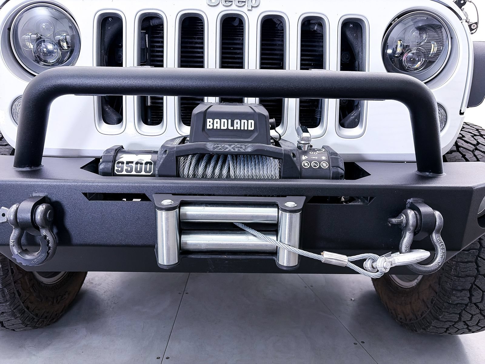 Used 2016 Jeep Wrangler Unlimited Sahara w/ Connectivity Group AWD/4WD image 2