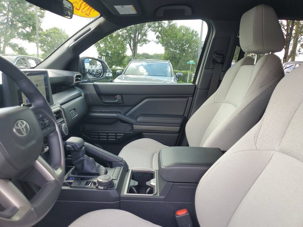 Used 2025 Toyota 4Runner SR5 AWD/4WD image 15