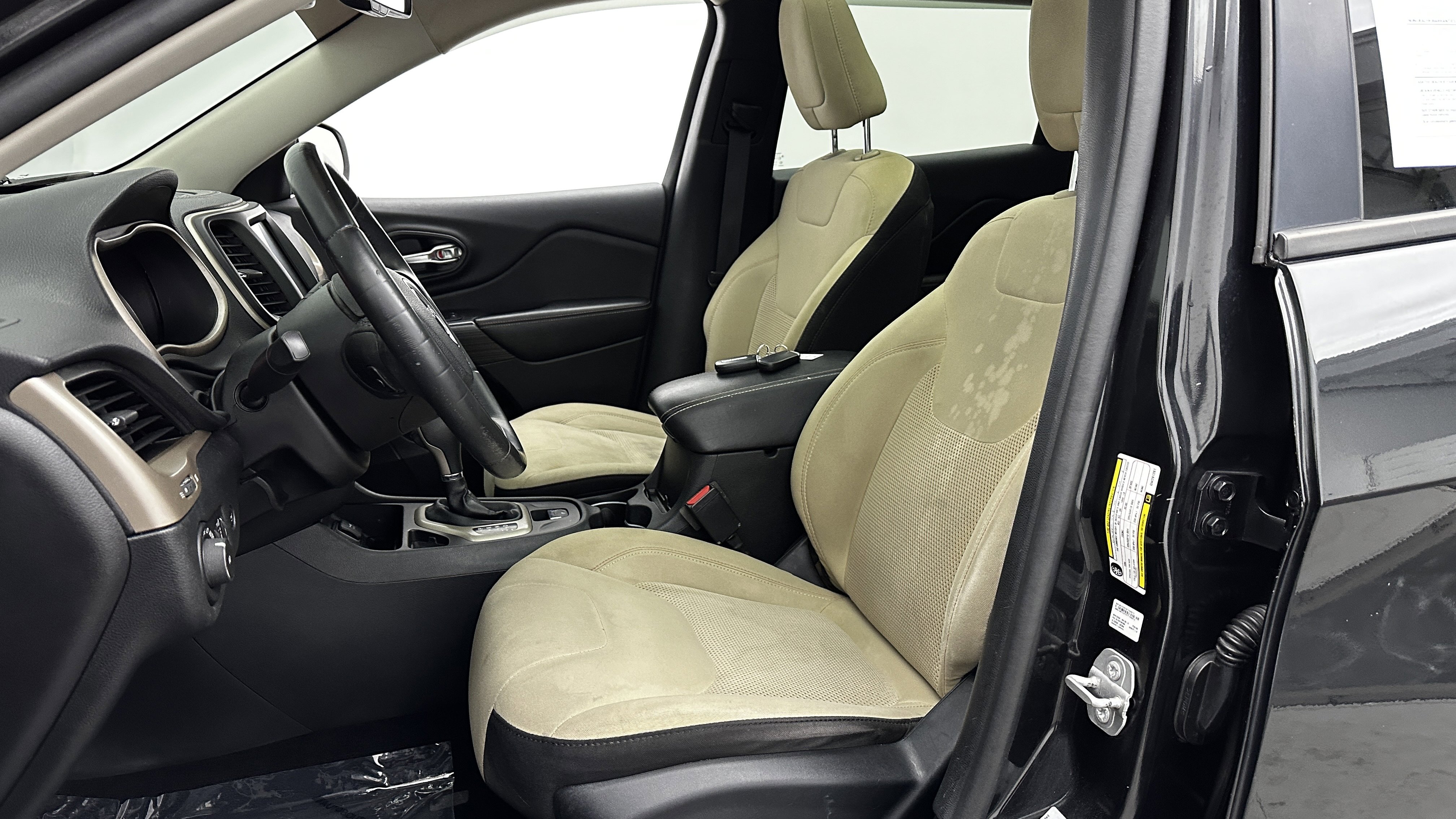 Used 2016 Jeep Cherokee 75th Anniversary image 15