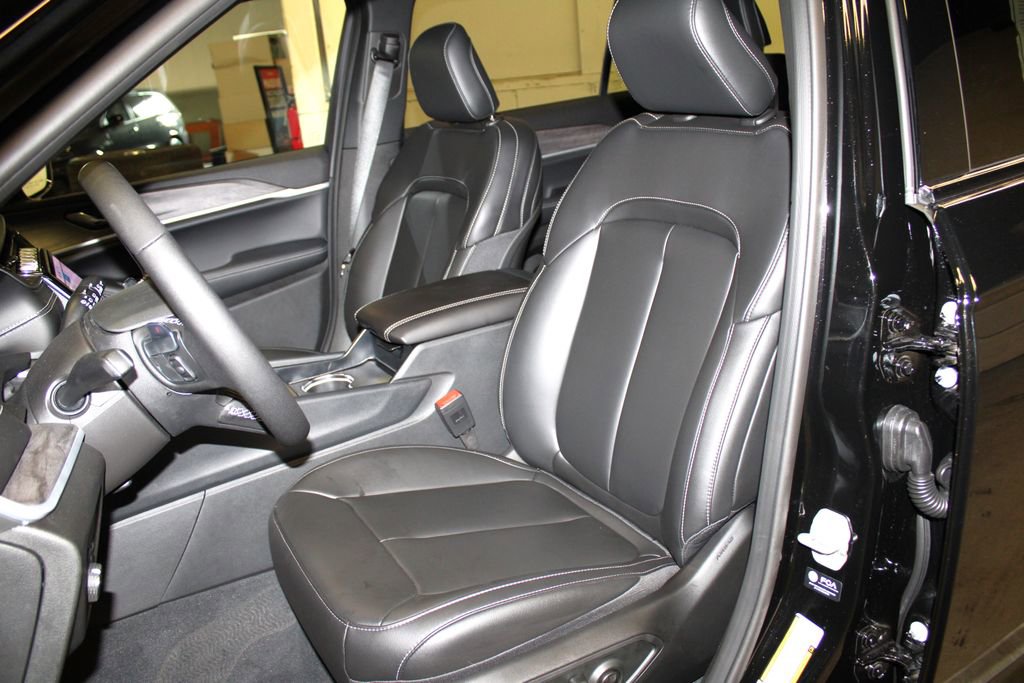 New 2025 Jeep Grand Cherokee L Limited w/ Black Appearance Package image 31