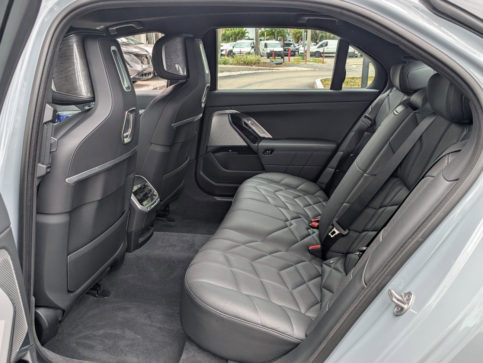 Used 2023 BMW 740i image 10