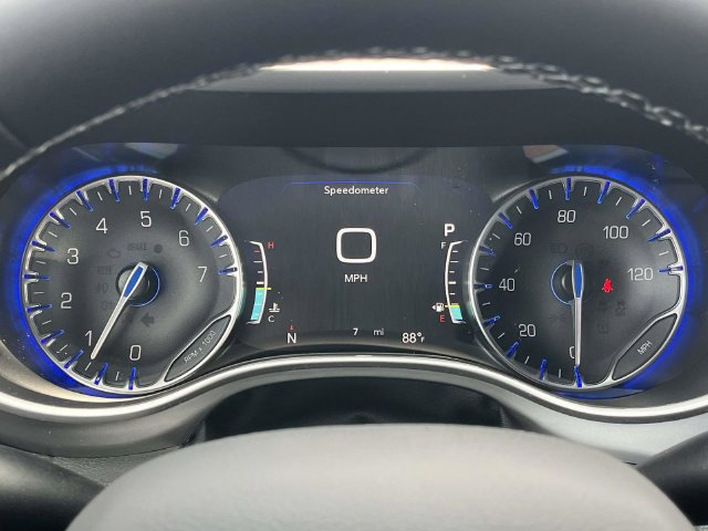 New 2027 Chrysler Pacifica Limited AWD/4WD image 29