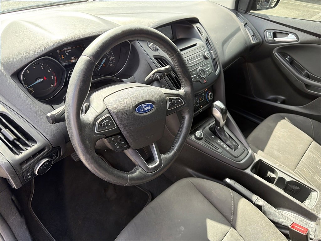 Used 2016 Ford Focus SE w/ SE Sport Package image 12