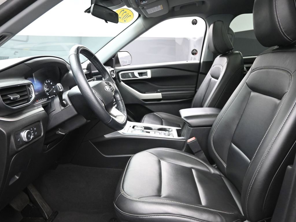 Used 2022 Ford Explorer XLT w/ Equipment Group 202A image 17