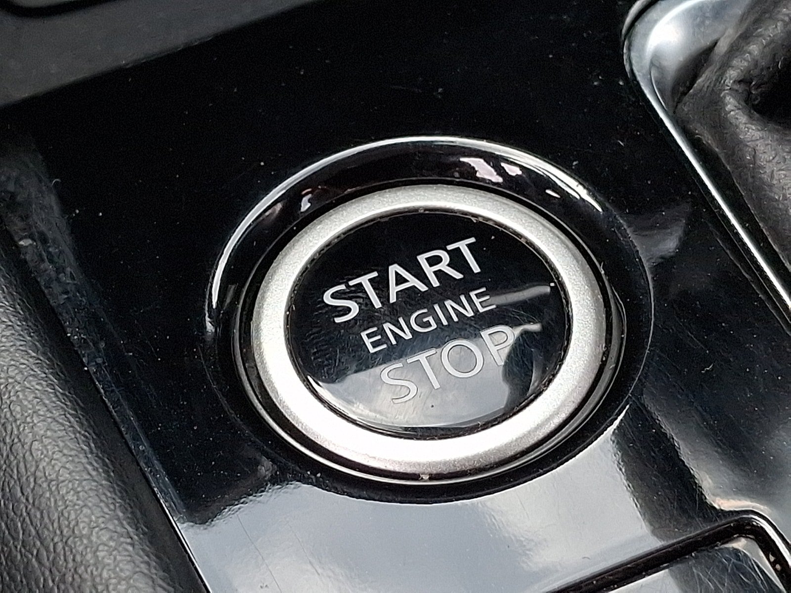 Used 2023 Nissan Kicks SR w/ SR Premium Package FWD image 22