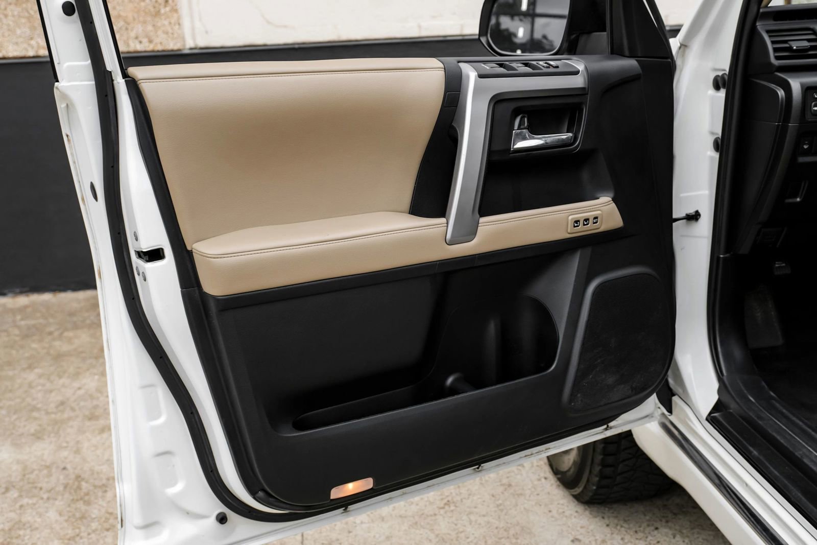 Used 2015 Toyota 4Runner Limited AWD/4WD image 47