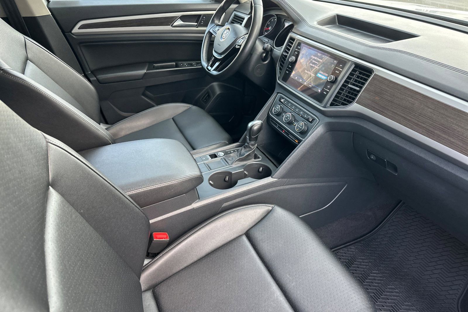 Used 2019 Volkswagen Atlas SE w/ Panoramic Sunroof Package image 17