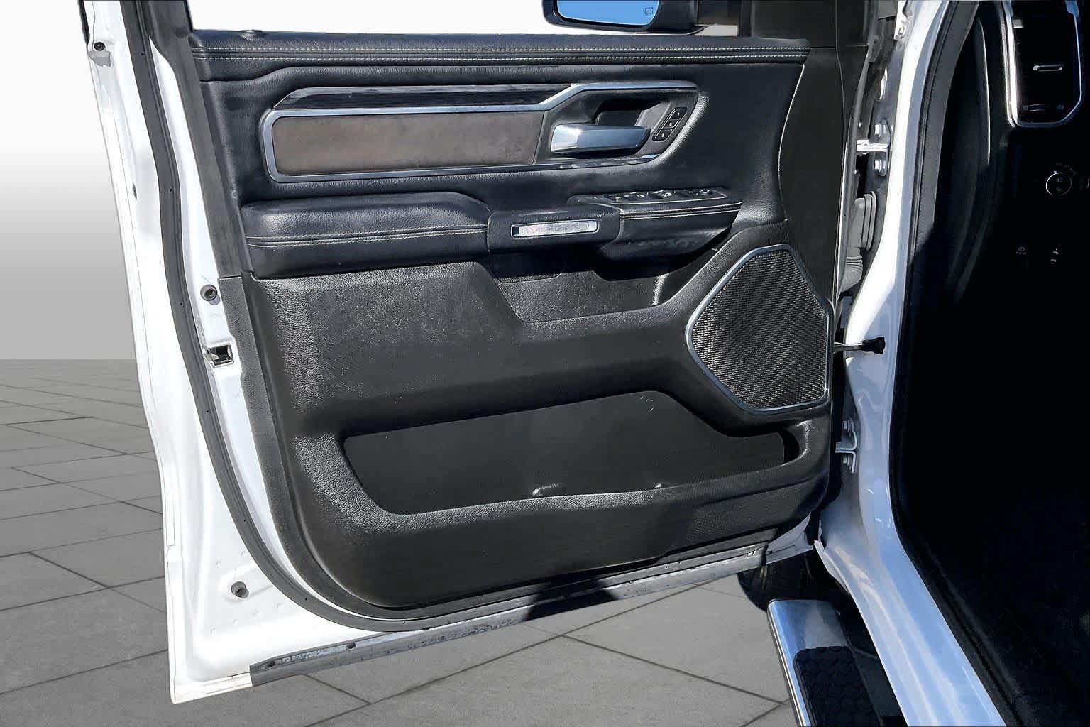 Used 2024 RAM 1500 Laramie AWD/4WD image 21