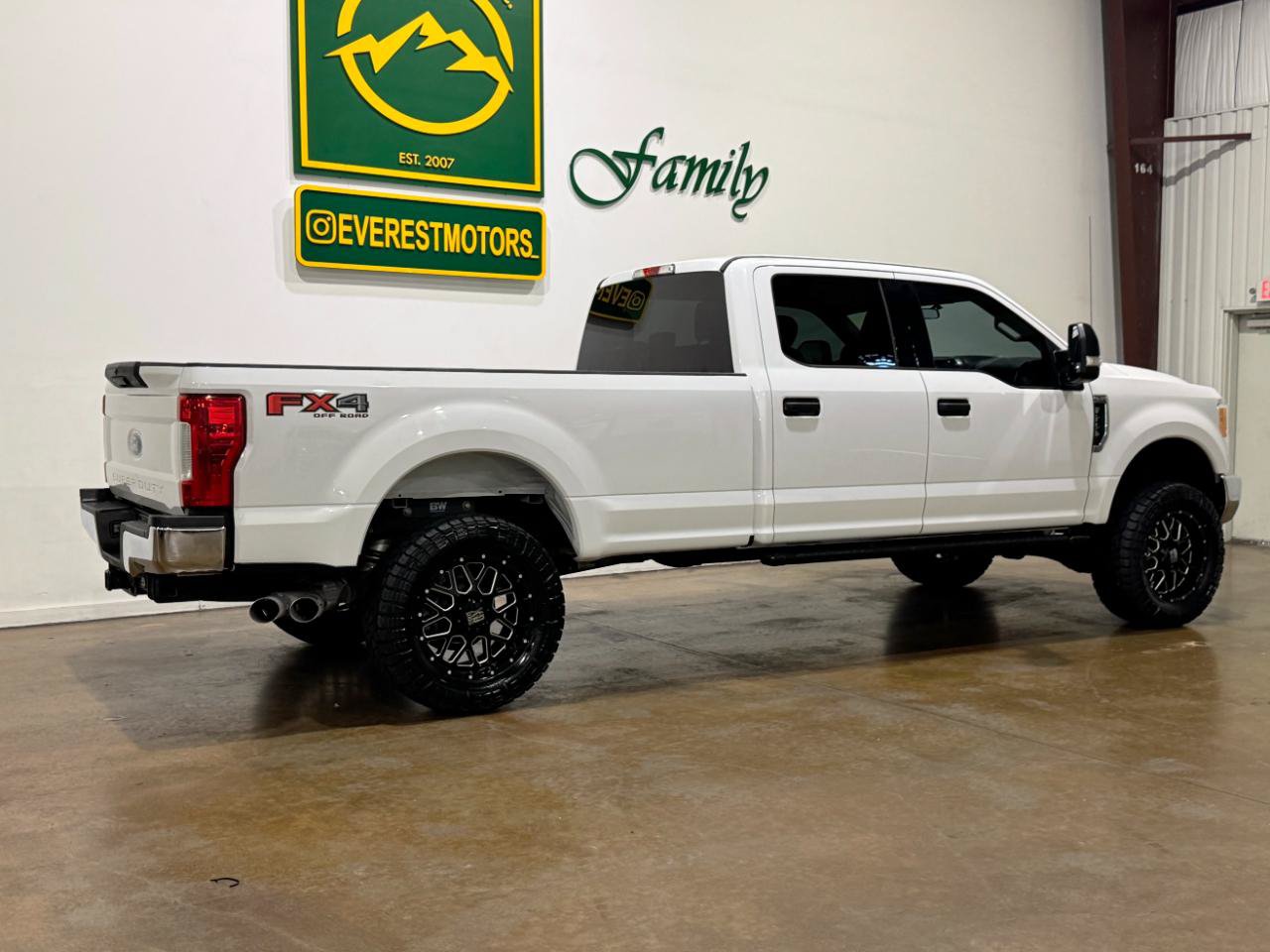 Used 2017 Ford F250 XLT AWD/4WD image 9