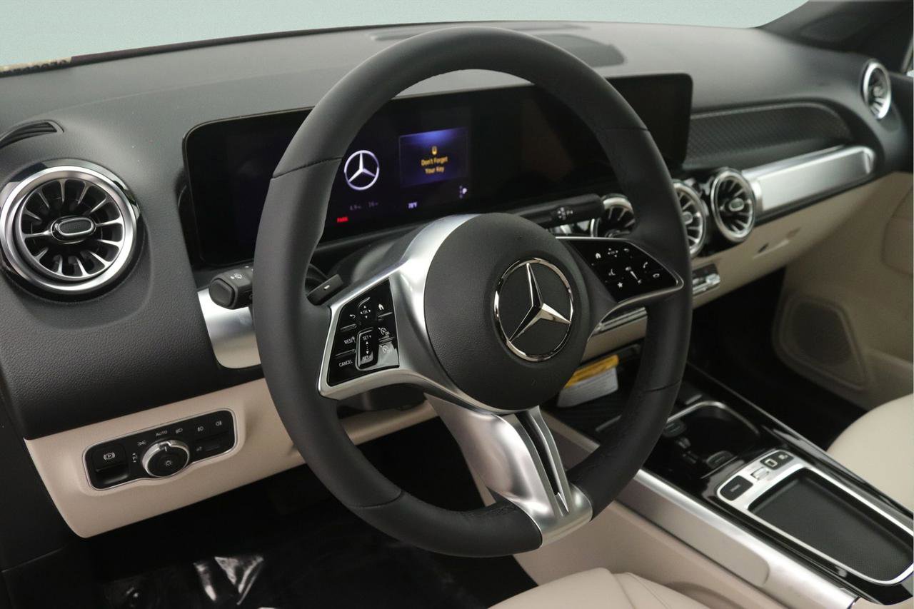 New 2026 Mercedes-Benz GLB 250 image 4