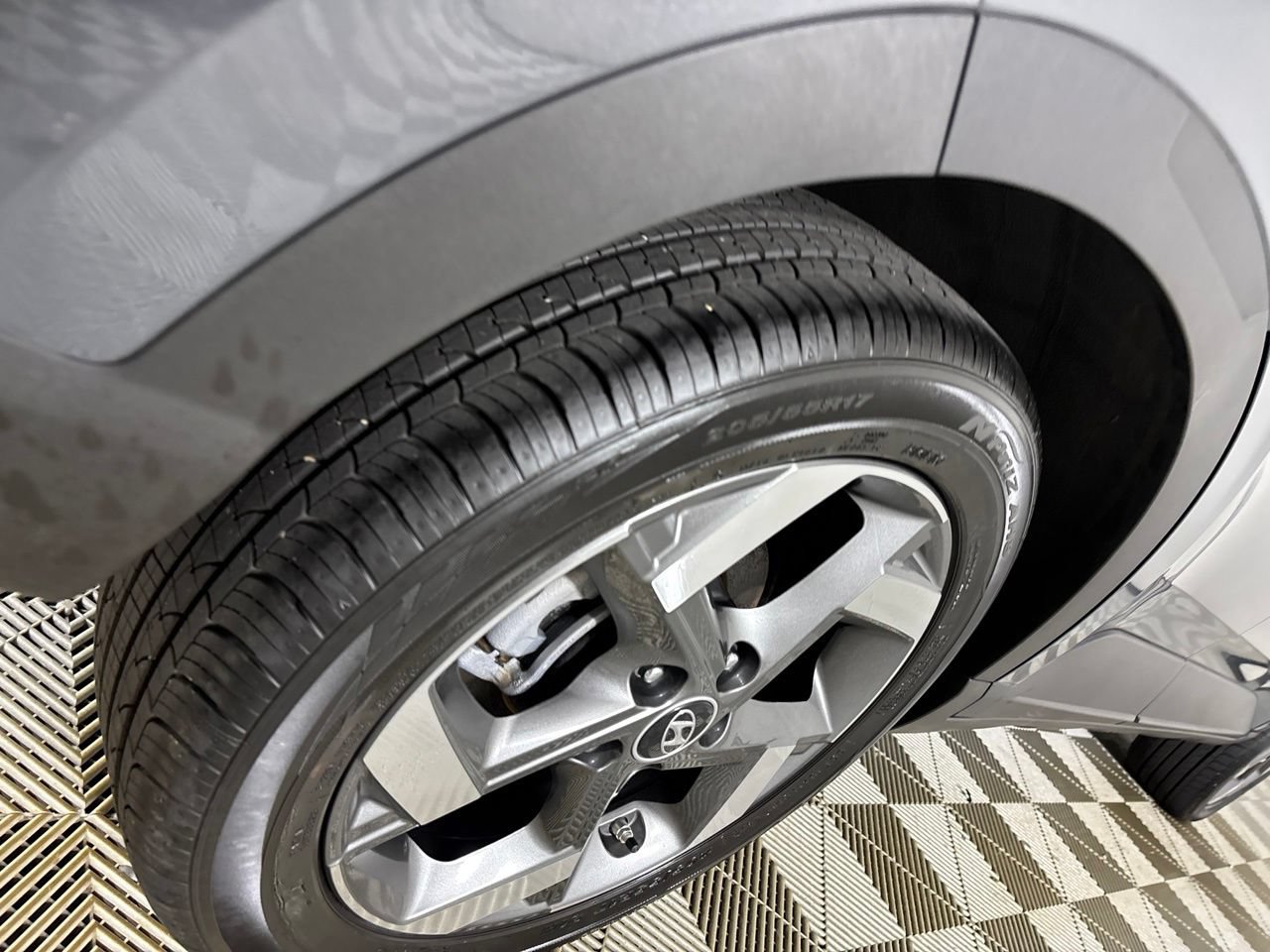 Used 2025 Hyundai Venue SEL FWD image 33