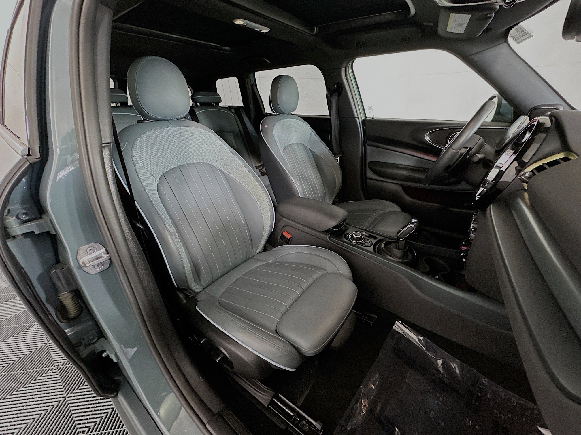 Used 2024 MINI Cooper Clubman S w/ MINI Untold Edition image 27