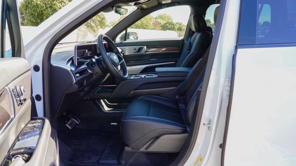 New 2027 Cadillac Vistiq Sport w/ LPO, Floor Liner Package AWD/4WD image 12
