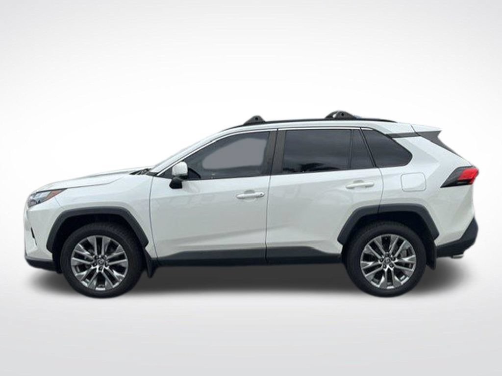 Used 2022 Toyota RAV4 XLE Premium FWD image 9