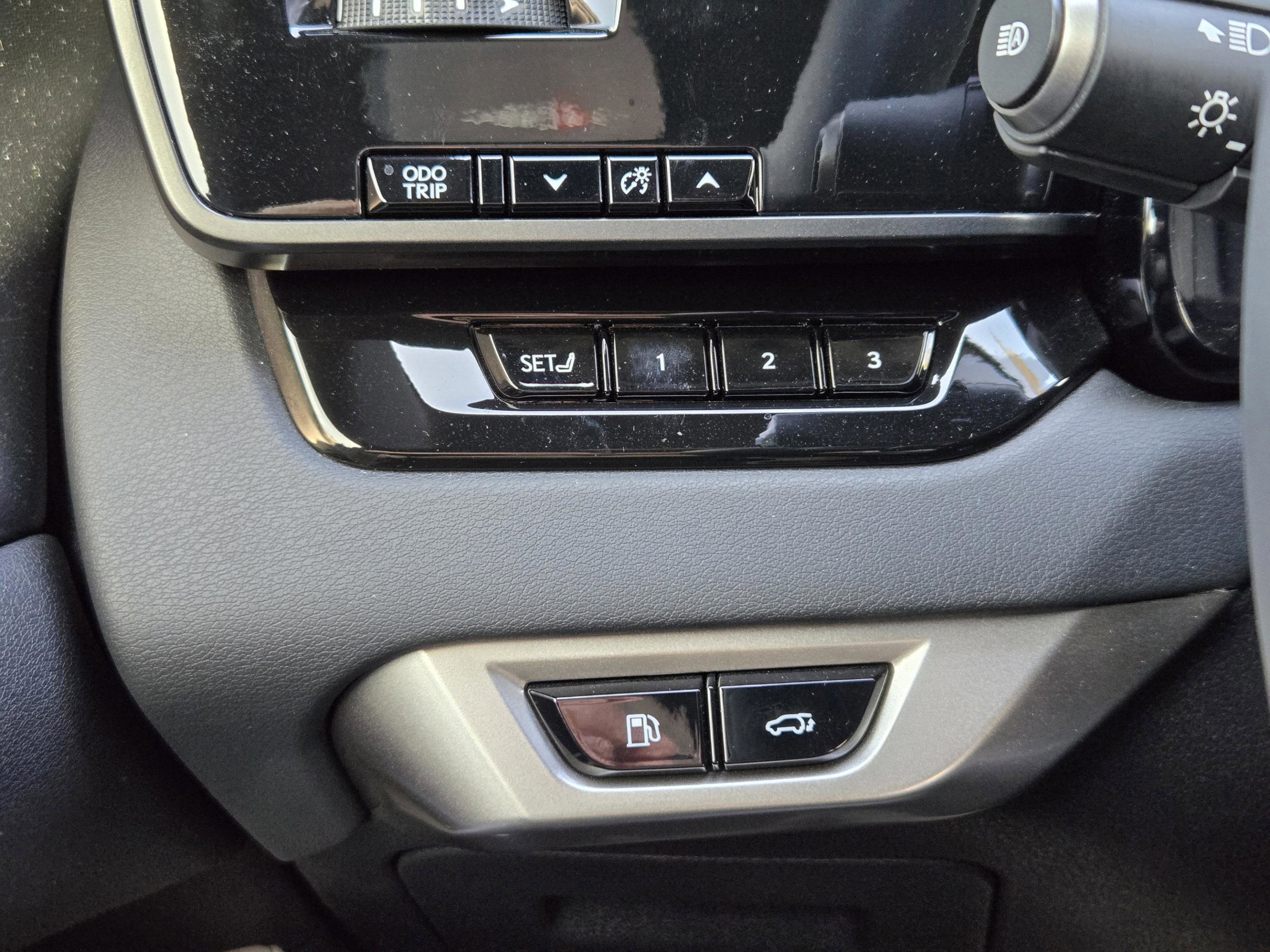 Used 2024 Lexus RX 350h w/ Accessory Package (Z1) image 18