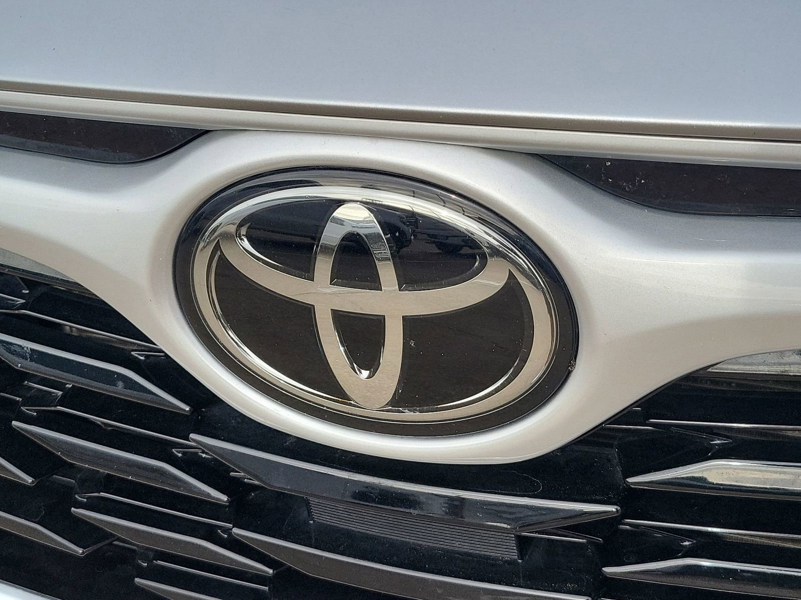 Used 2024 Toyota Highlander LE image 29