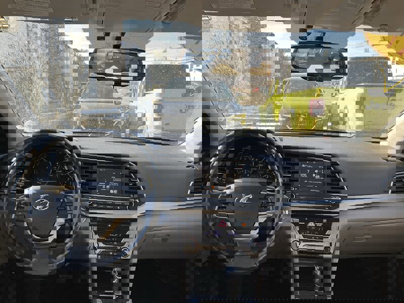 Used 2017 Hyundai Elantra Limited image 15