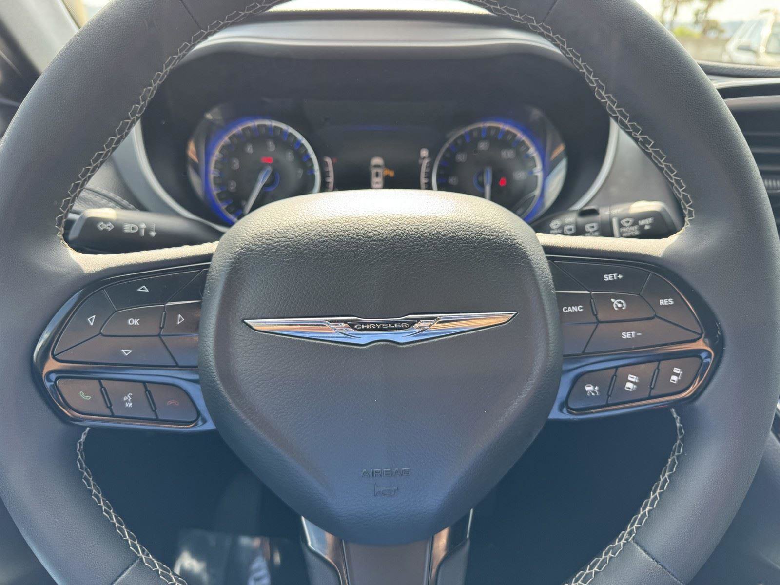 Used 2024 Chrysler Pacifica Touring FWD image 21