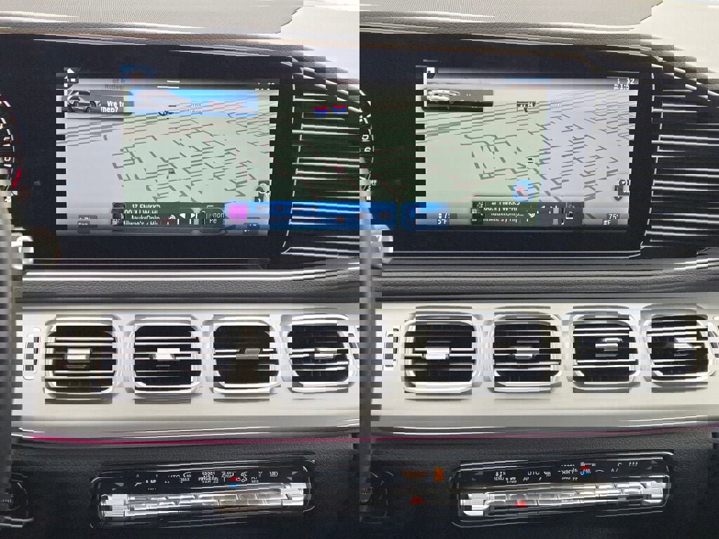 Used 2024 Mercedes-Benz GLE 450e 4MATIC image 26