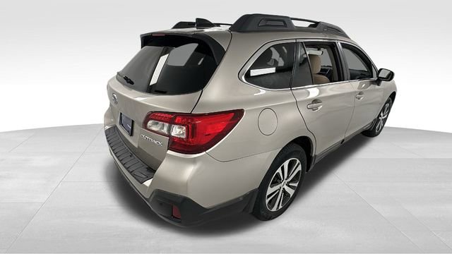 Used 2019 Subaru Outback 2.5i Limited w/ Popular Package #2 image 3