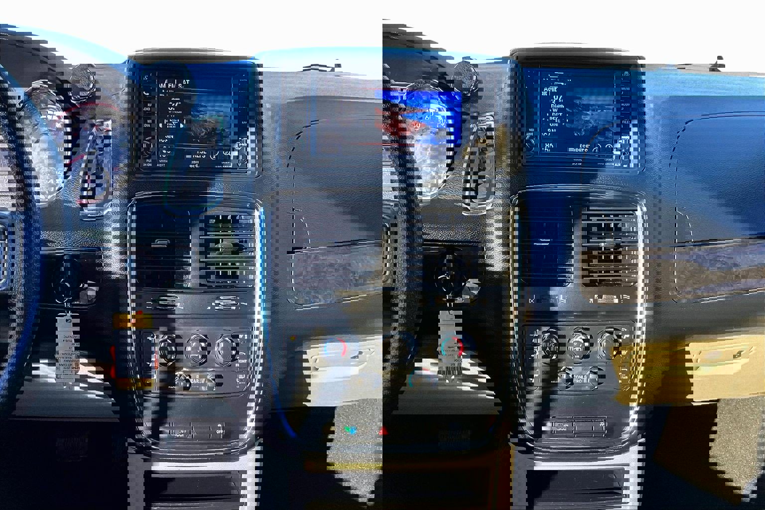 Used 2018 Dodge Grand Caravan SE w/ UConnect Hands-Free Group image 6