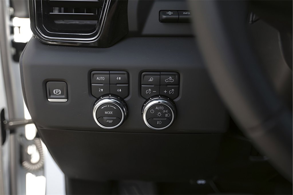 Used 2025 GMC Sierra 2500 AT4 w/ AT4 Premium Plus Package image 13