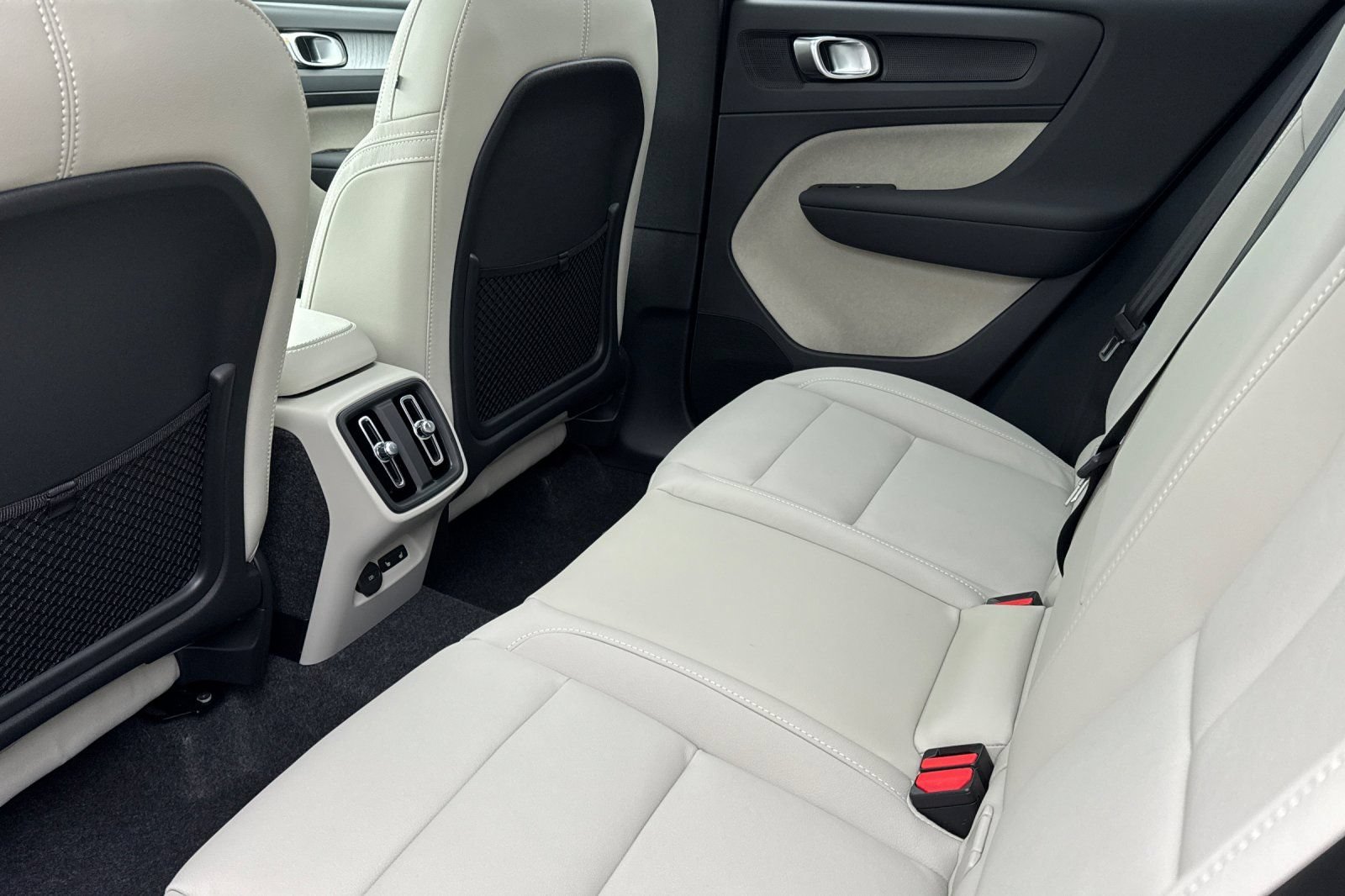 New 2026 Volvo XC40 B5 Plus w/ Protection Package Premier AWD/4WD image 12
