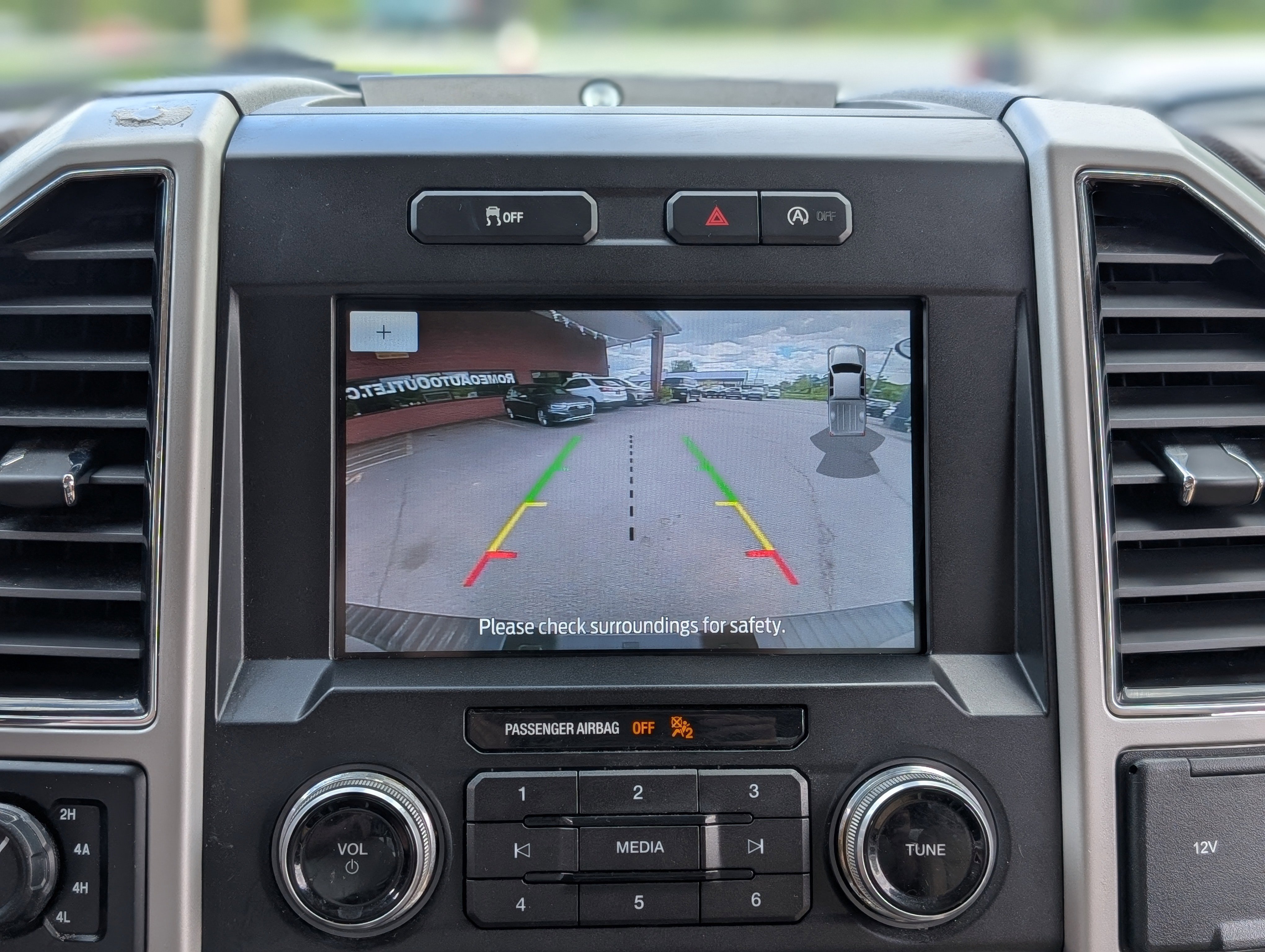 Used 2019 Ford F150 Lariat w/ Equipment Group 502A Luxury image 3