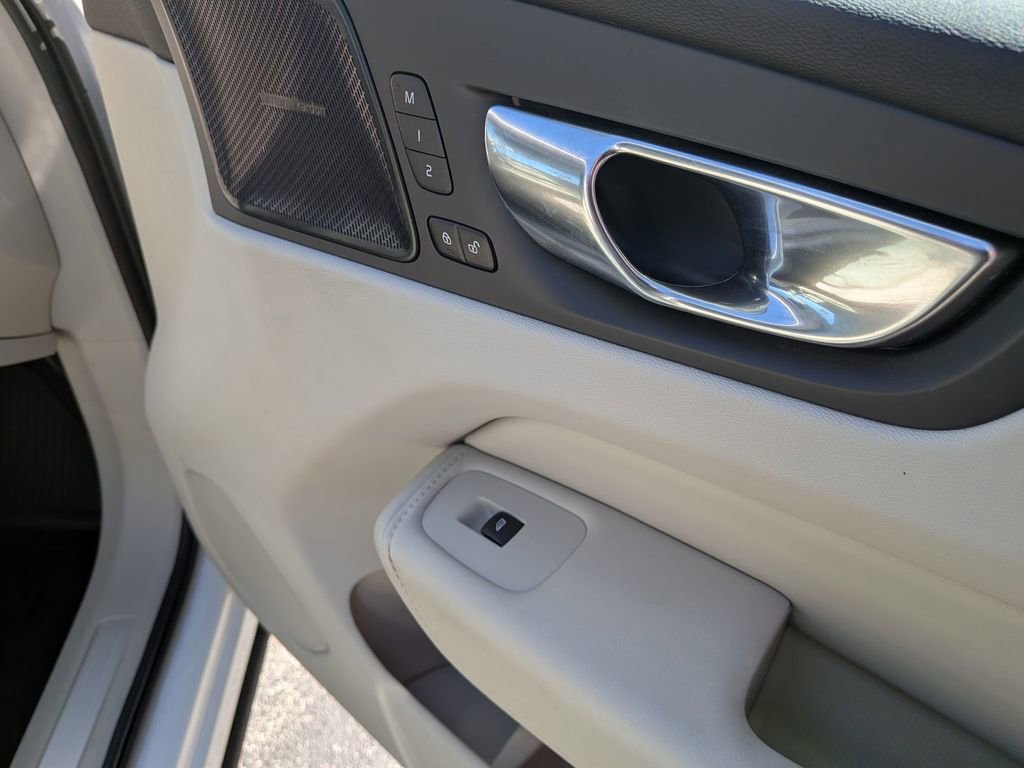 Used 2023 Volvo XC60 B6 Ultimate w/ Climate Package image 29