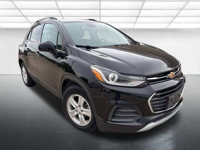 Used 2020 Chevrolet Trax LT w/ LT Convenience Package image 1