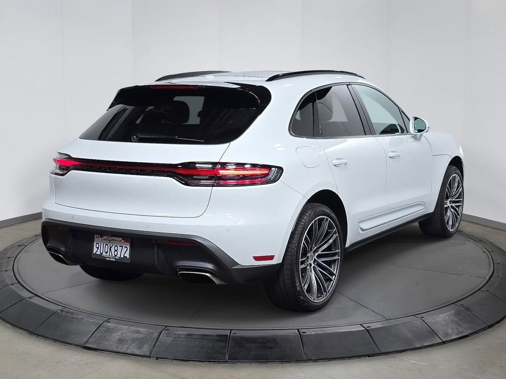 Certified 2025 Porsche Macan image 7