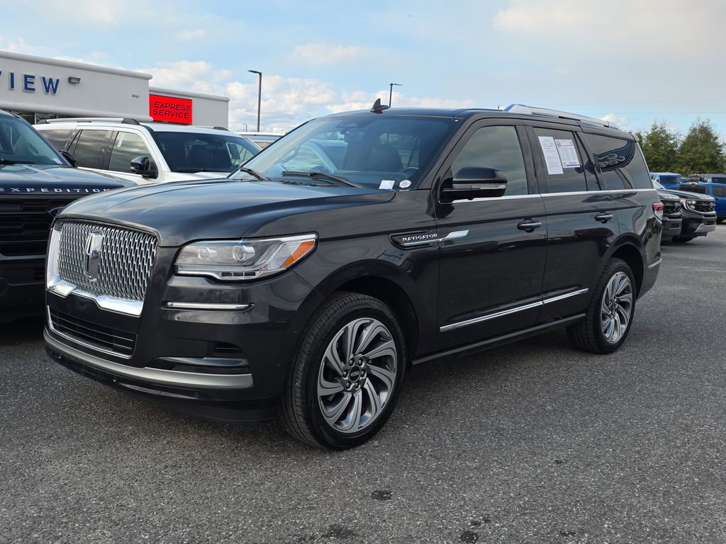 Used 2023 Lincoln Navigator Reserve image 9