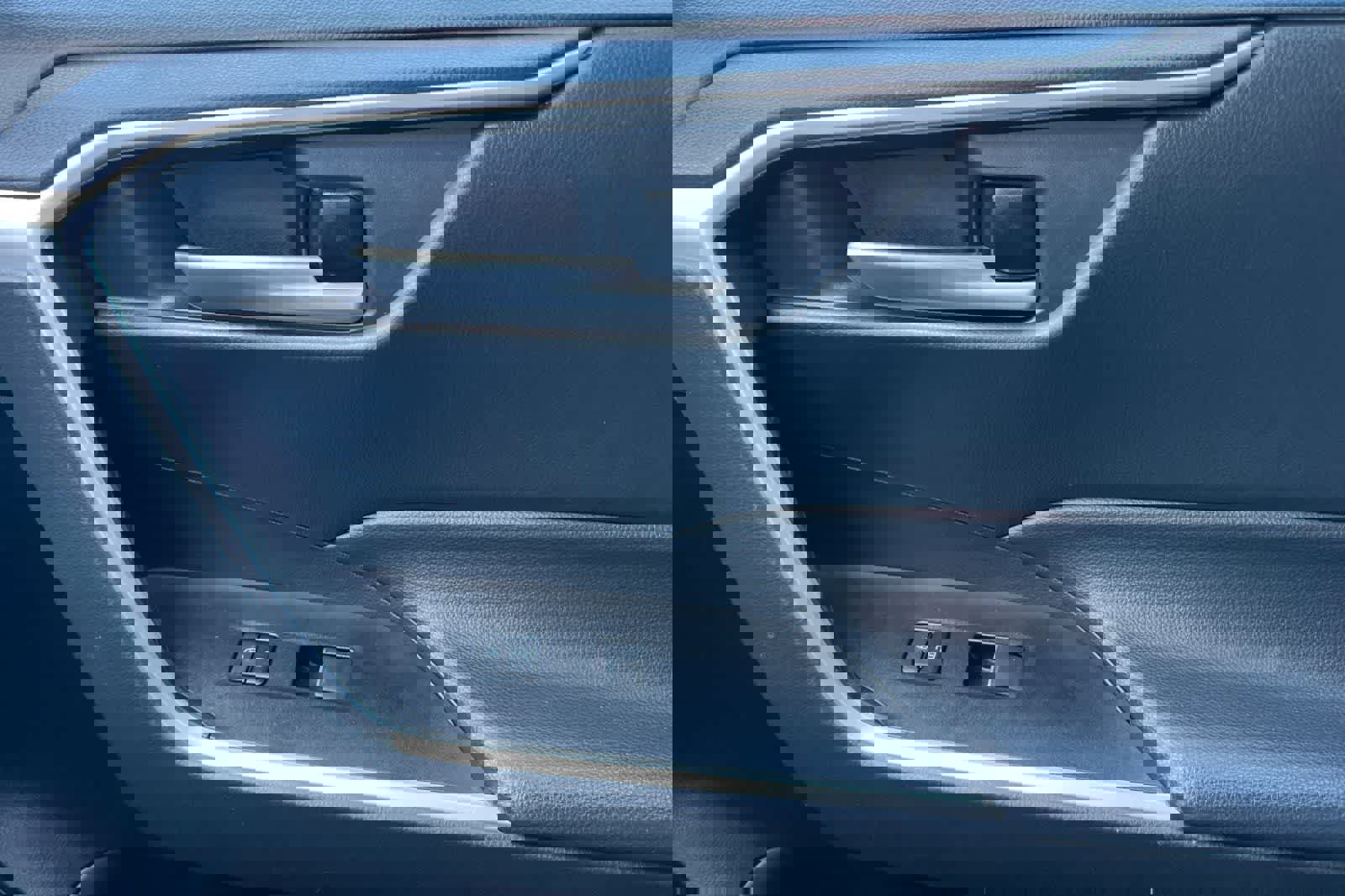 Used 2023 Toyota RAV4 AWD Hybrid image 21