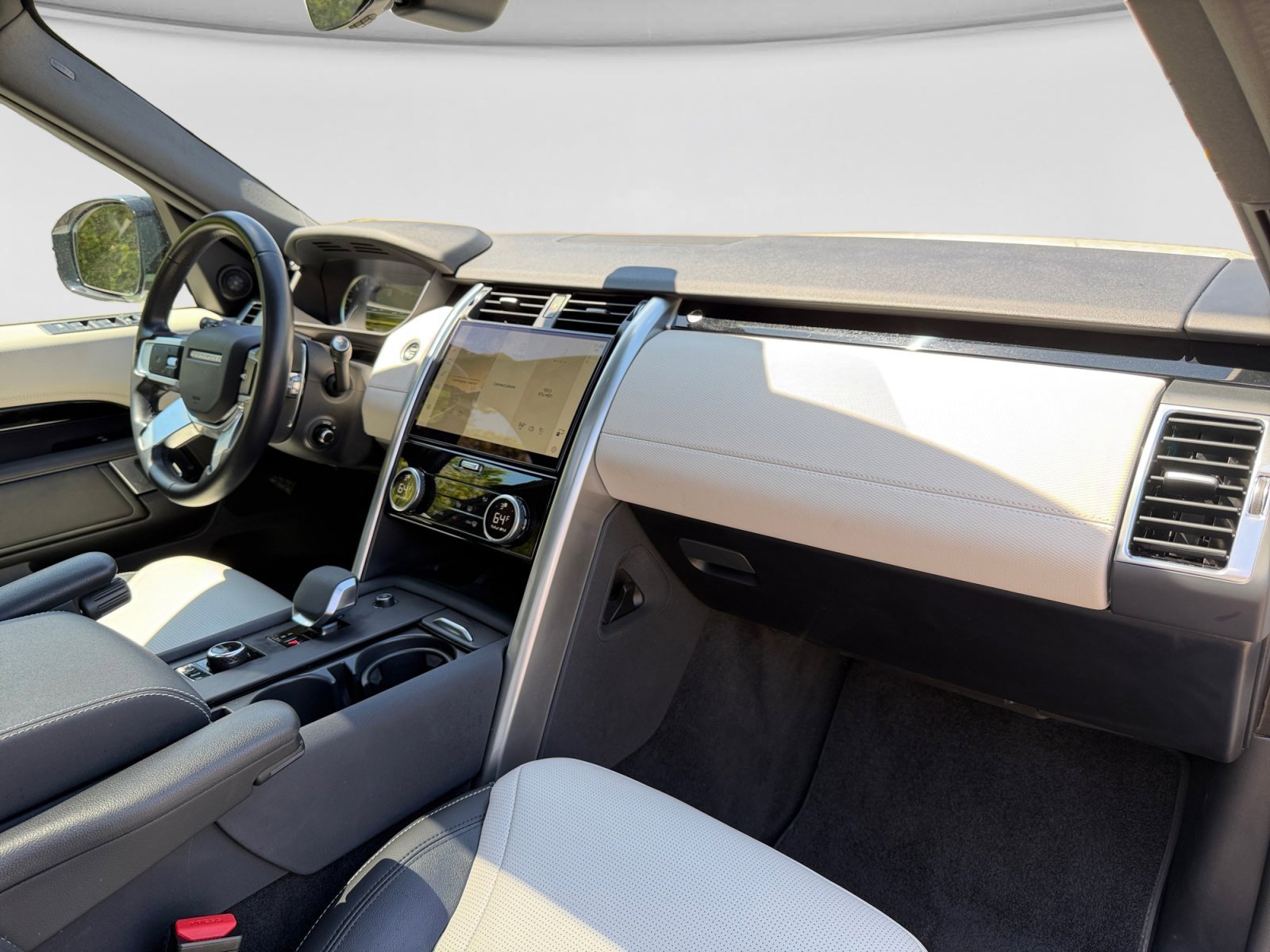 Used 2023 Land Rover Discovery S R-Dynamic AWD/4WD image 23