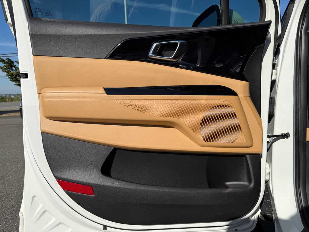 Certified 2022 Kia Carnival EX FWD image 19