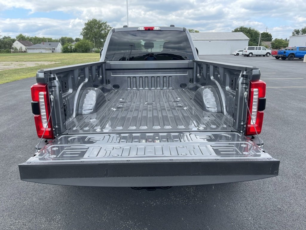 New 2026 Ford F350 4x4 Crew Cab DRW Super Duty image 6