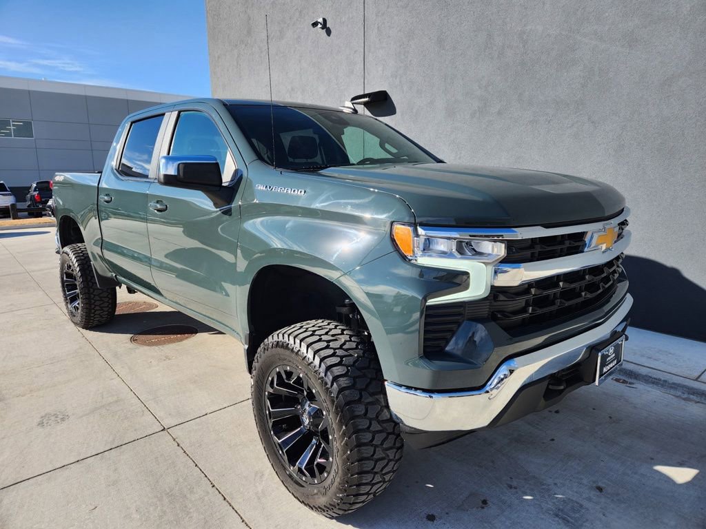 Used 2025 Chevrolet Silverado 1500 LT image 3