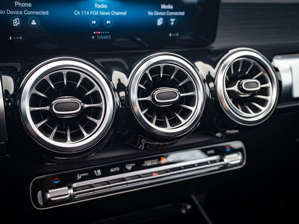 Certified 2022 Mercedes-Benz GLB 35 AMG 4MATIC image 23